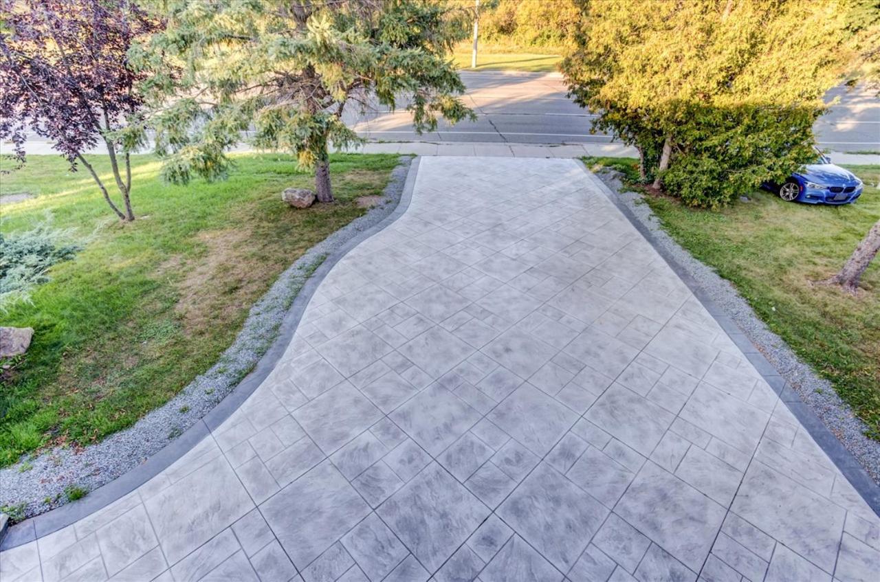 Stunning 7 Bedroom Rougeview Home With 2 Kitchens, 5 Bathrooms, Amazing Backyard & 8-Car Parking Toronto Exterior foto