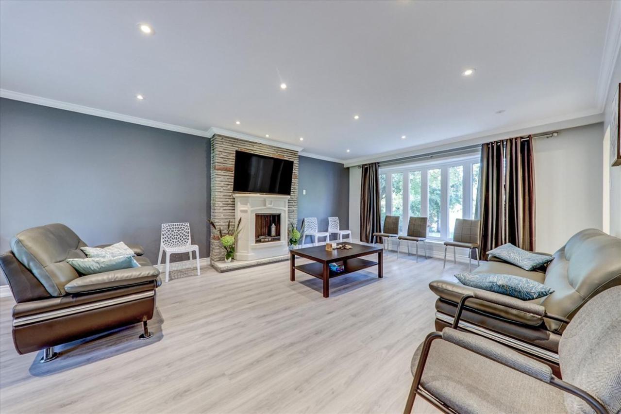 Stunning 7 Bedroom Rougeview Home With 2 Kitchens, 5 Bathrooms, Amazing Backyard & 8-Car Parking Toronto Exterior foto